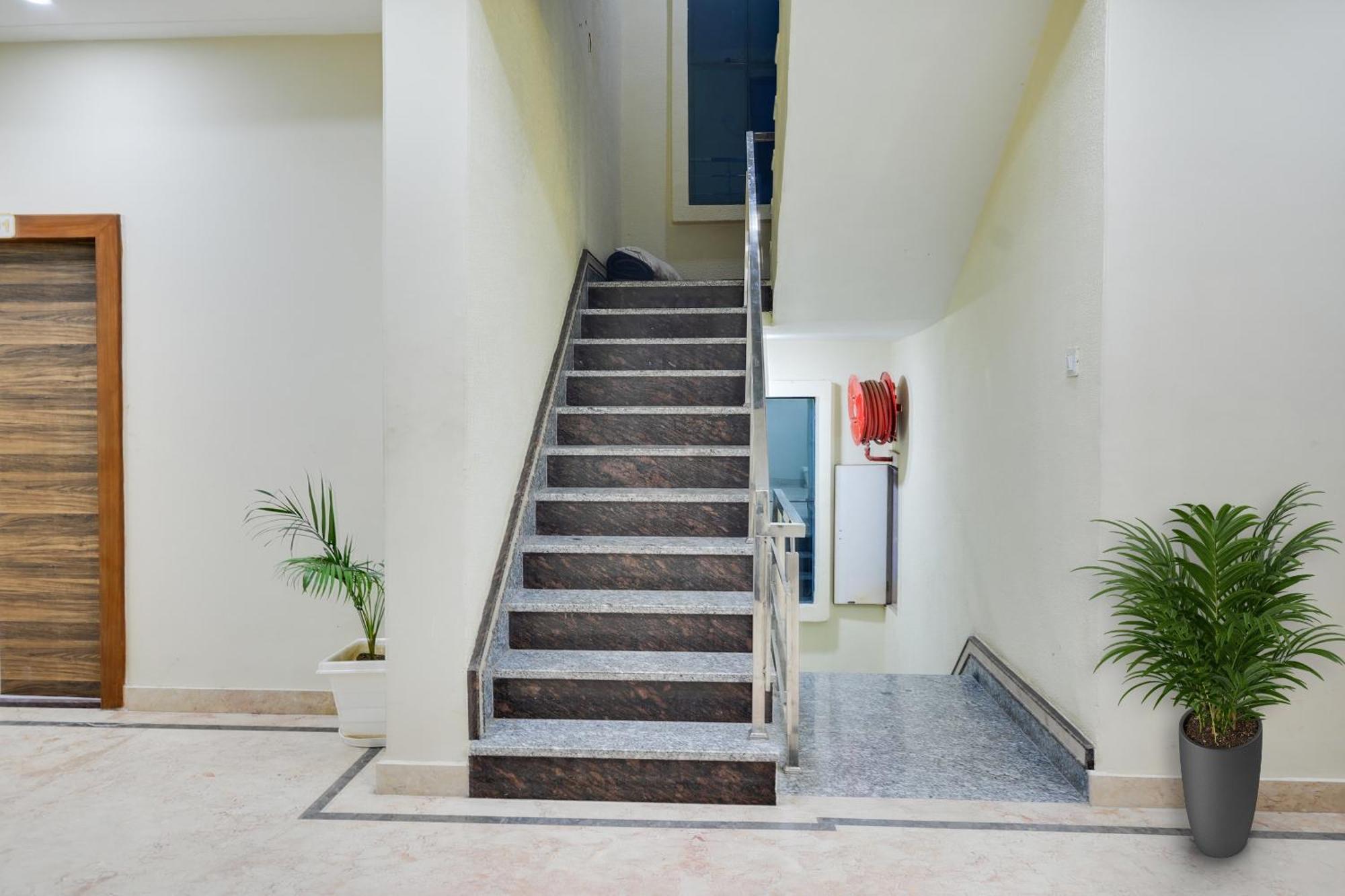 Townhouse Oak Ar Ganges Premium Hotel